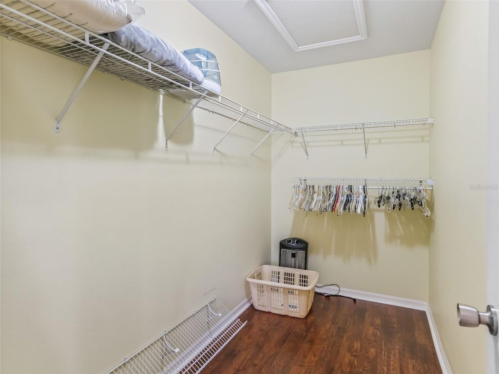 Image 24 of property listing at 445 KEYHOLE STREET, The Villages, FL 32162