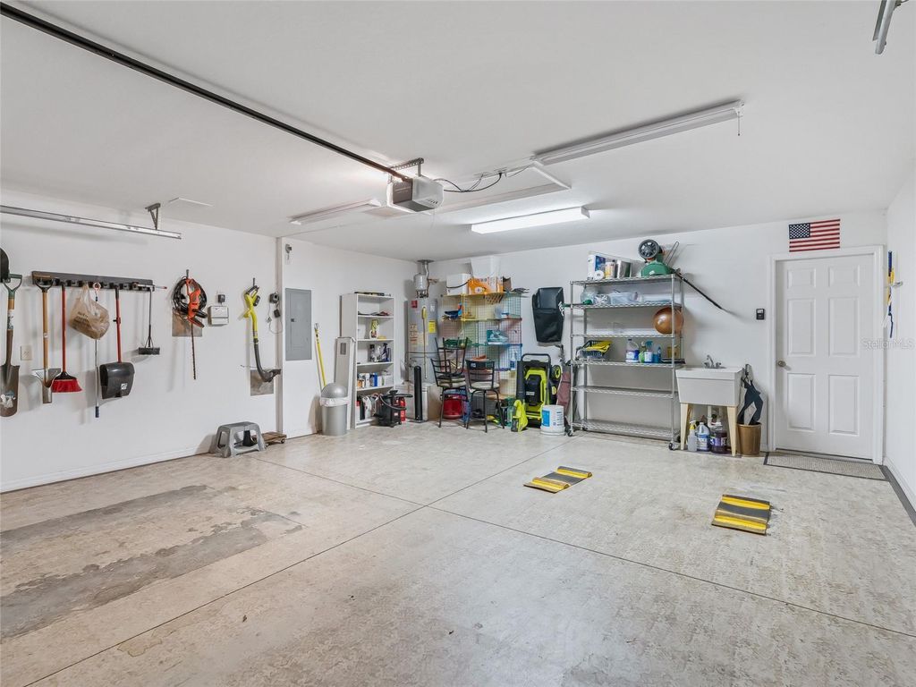 Image 33 of property listing at 445 KEYHOLE STREET, The Villages, FL 32162