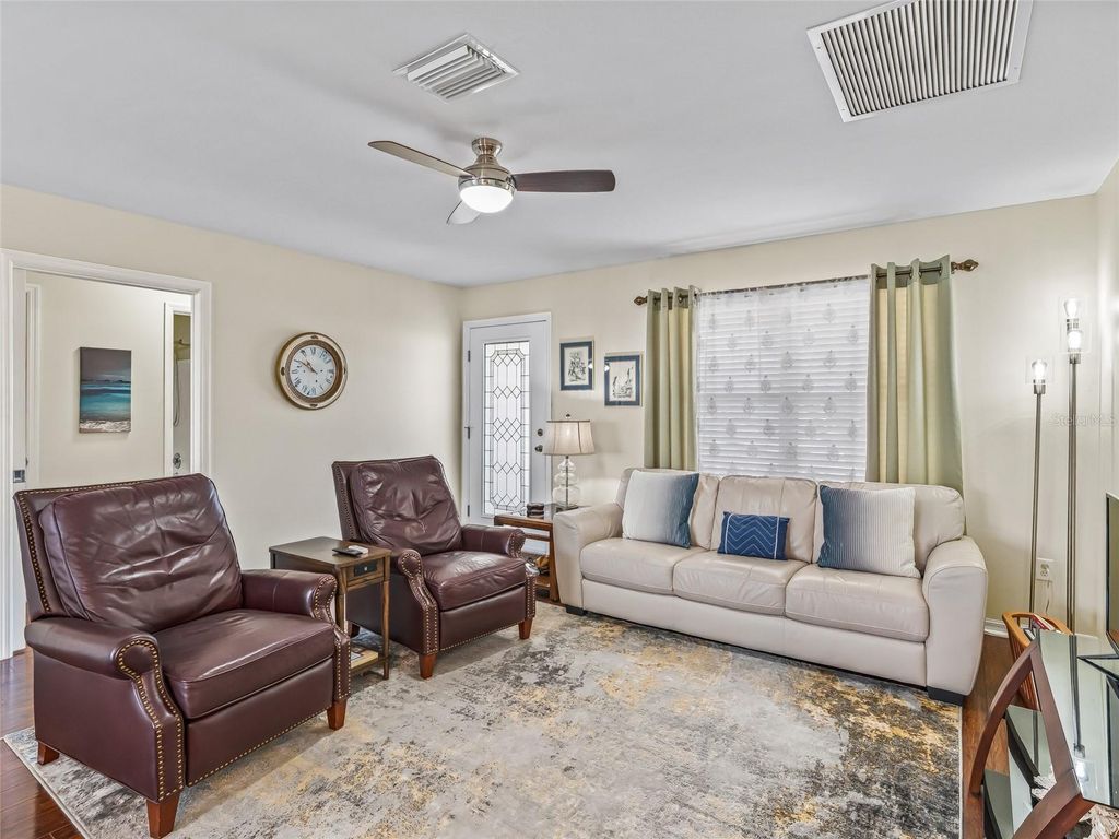 Image 9 of property listing at 445 KEYHOLE STREET, The Villages, FL 32162