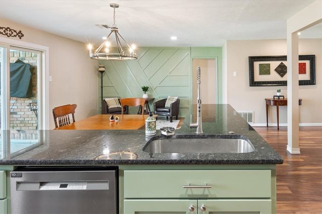 725 Falcon Drive, Woodway, TX 76712