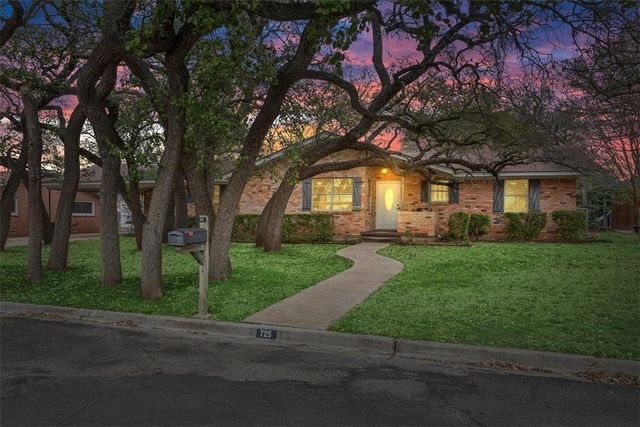 725 Falcon Drive, Woodway, TX 76712