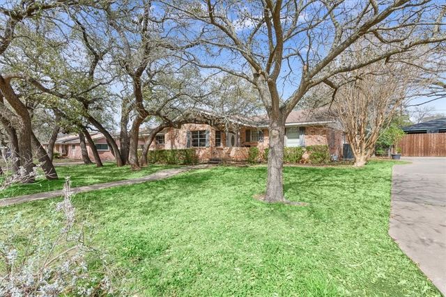 725 Falcon Drive, Woodway, TX 76712