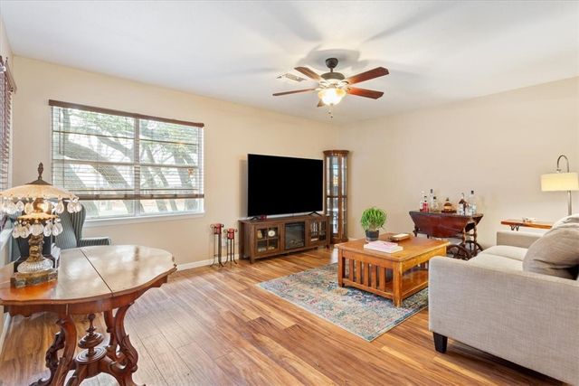 725 Falcon Drive, Woodway, TX 76712