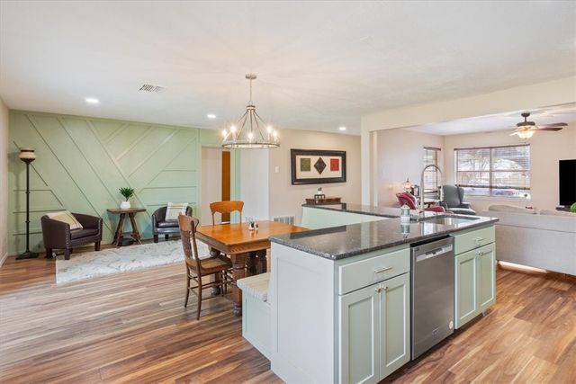 725 Falcon Drive, Woodway, TX 76712
