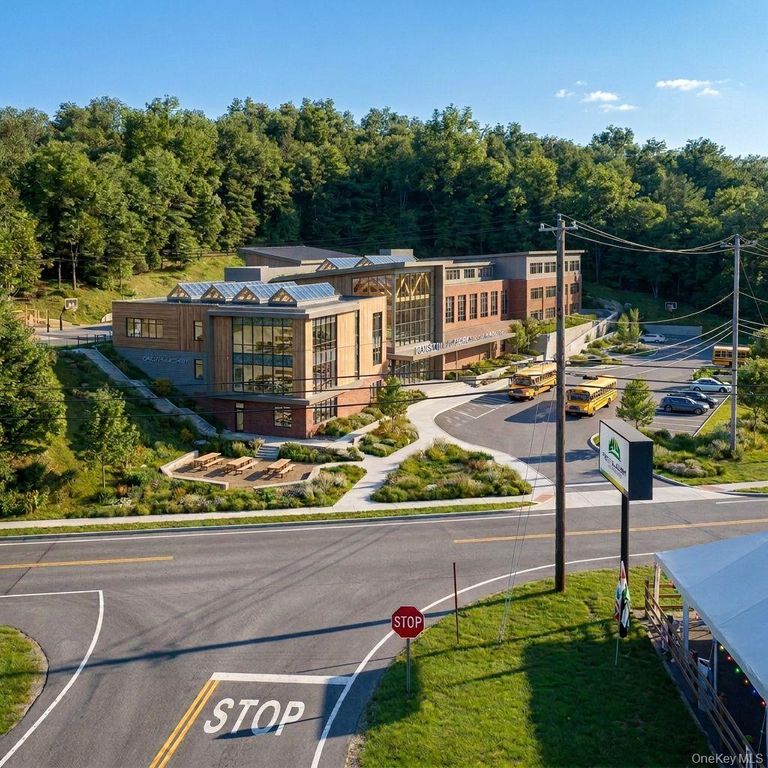 25 Rt-17M, Monroe, NY 10950 — exterior