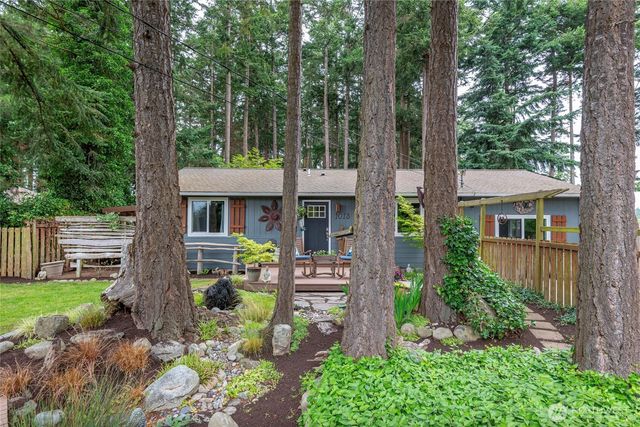1013 Carl Avenue, Oak Harbor, WA 98277