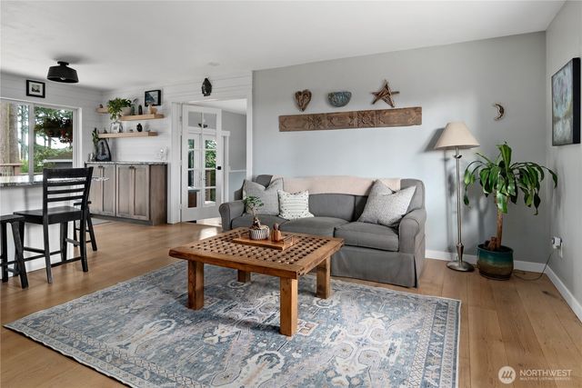 1013 Carl Avenue, Oak Harbor, WA 98277