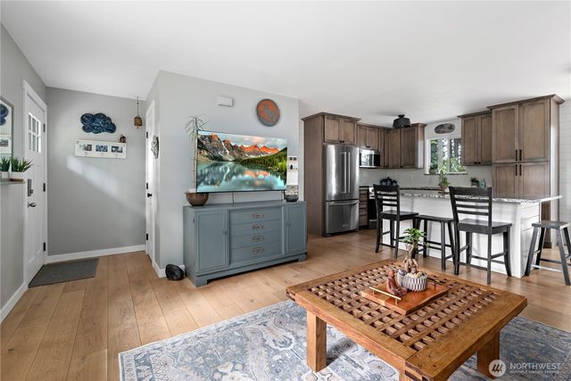 1013 Carl Avenue, Oak Harbor, WA 98277
