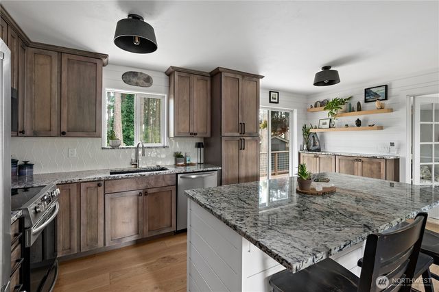 1013 Carl Avenue, Oak Harbor, WA 98277