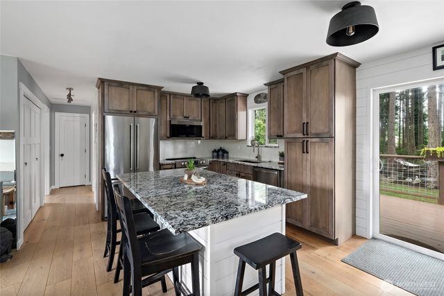1013 Carl Avenue, Oak Harbor, WA 98277