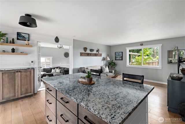 1013 Carl Avenue, Oak Harbor, WA 98277