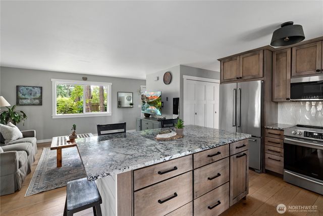 1013 Carl Avenue, Oak Harbor, WA 98277