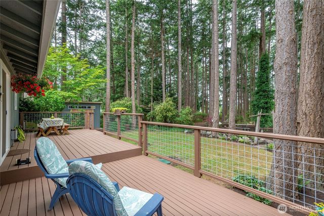 1013 Carl Avenue, Oak Harbor, WA 98277