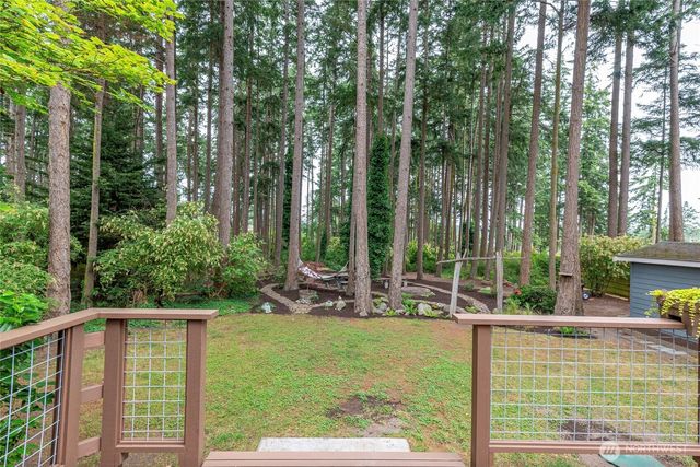 1013 Carl Avenue, Oak Harbor, WA 98277