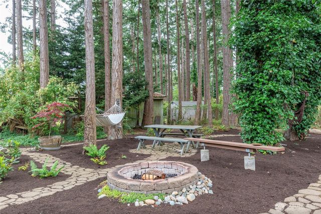 1013 Carl Avenue, Oak Harbor, WA 98277