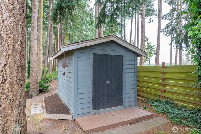 1013 Carl Avenue, Oak Harbor, WA 98277