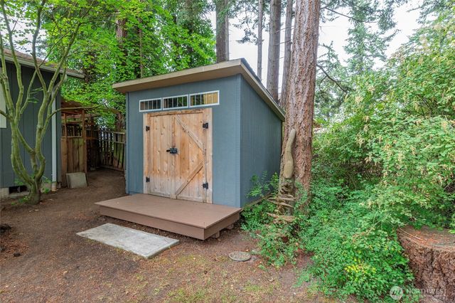 1013 Carl Avenue, Oak Harbor, WA 98277