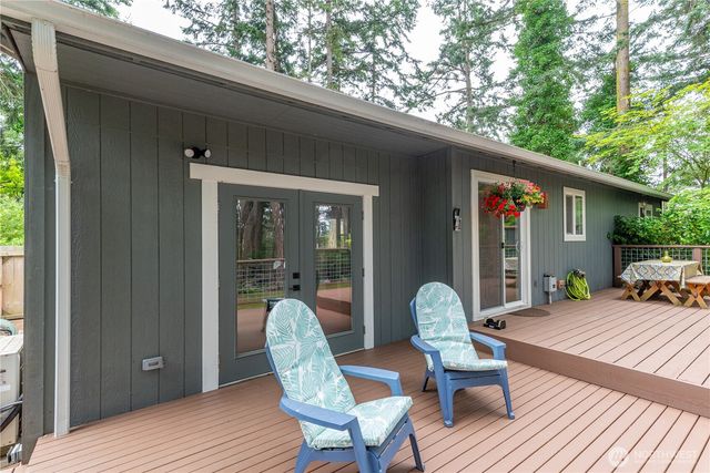1013 Carl Avenue, Oak Harbor, WA 98277