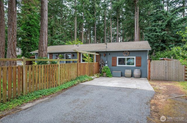1013 Carl Avenue, Oak Harbor, WA 98277