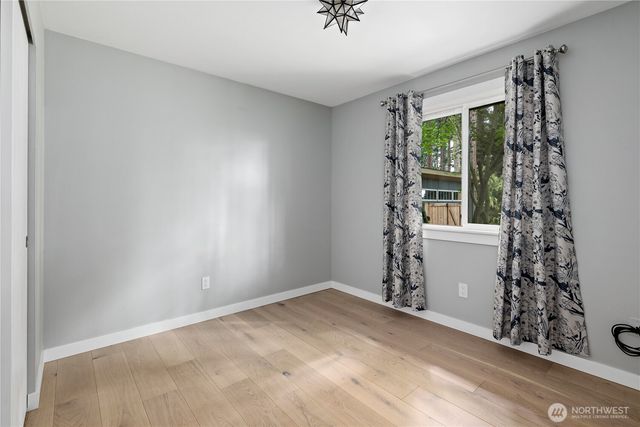 1013 Carl Avenue, Oak Harbor, WA 98277