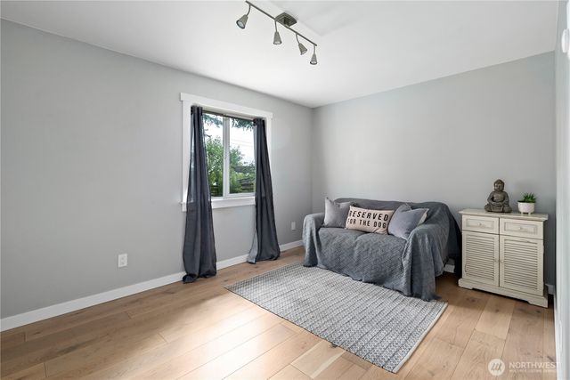 1013 Carl Avenue, Oak Harbor, WA 98277