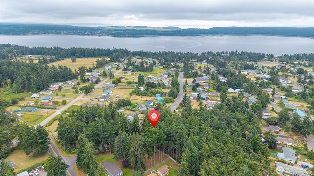 1013 Carl Avenue, Oak Harbor, WA 98277