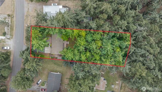 1013 Carl Avenue, Oak Harbor, WA 98277
