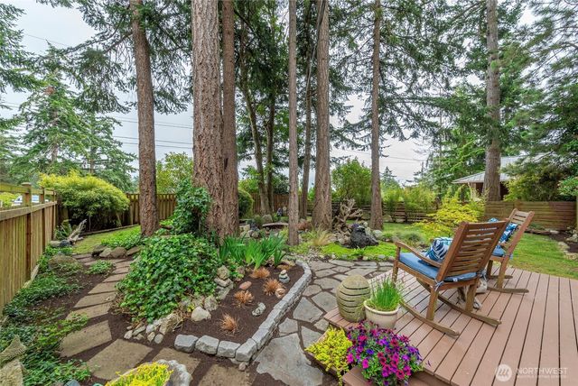 1013 Carl Avenue, Oak Harbor, WA 98277