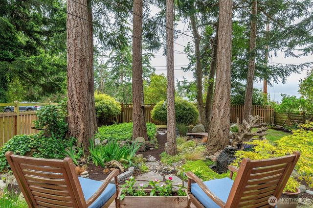 1013 Carl Avenue, Oak Harbor, WA 98277