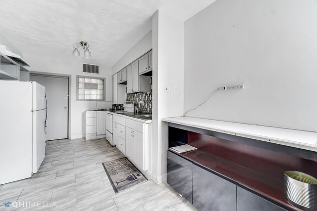 8110 S Cottage Grove Avenue, Chicago, IL 60619