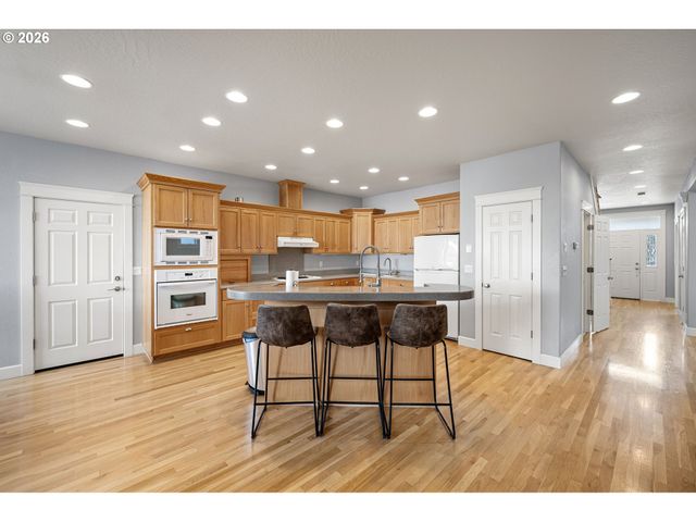 729 S 68TH Pl, Springfield, OR 97478