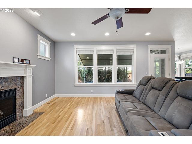 729 S 68TH Pl, Springfield, OR 97478