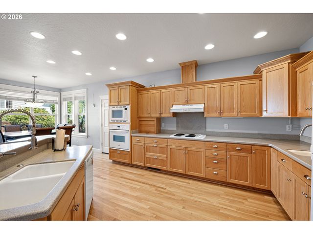 729 S 68TH Pl, Springfield, OR 97478