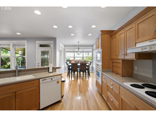 729 S 68TH Pl, Springfield, OR 97478