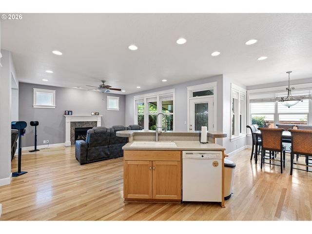 729 S 68TH Pl, Springfield, OR 97478