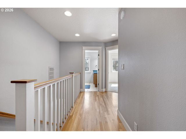 729 S 68TH Pl, Springfield, OR 97478