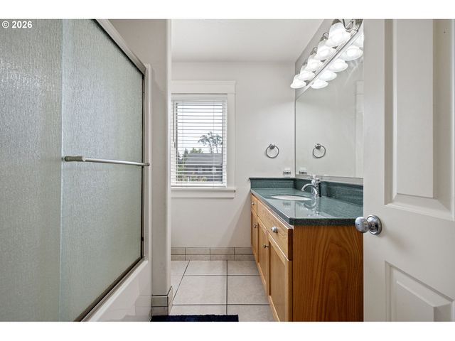 729 S 68TH Pl, Springfield, OR 97478
