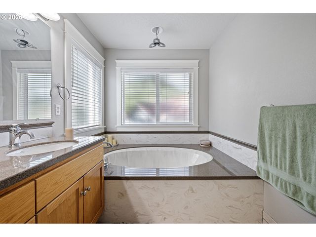 729 S 68TH Pl, Springfield, OR 97478