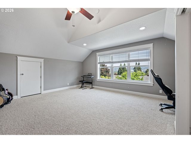 729 S 68TH Pl, Springfield, OR 97478