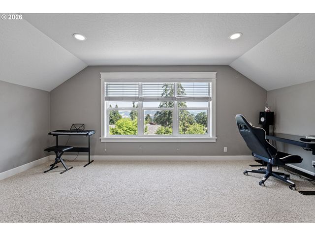 729 S 68TH Pl, Springfield, OR 97478