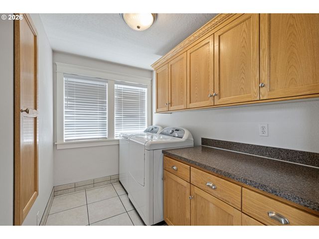 729 S 68TH Pl, Springfield, OR 97478
