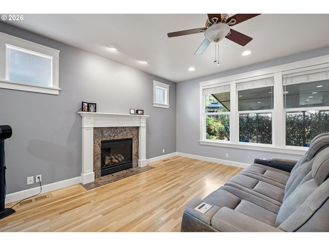 729 S 68TH Pl, Springfield, OR 97478
