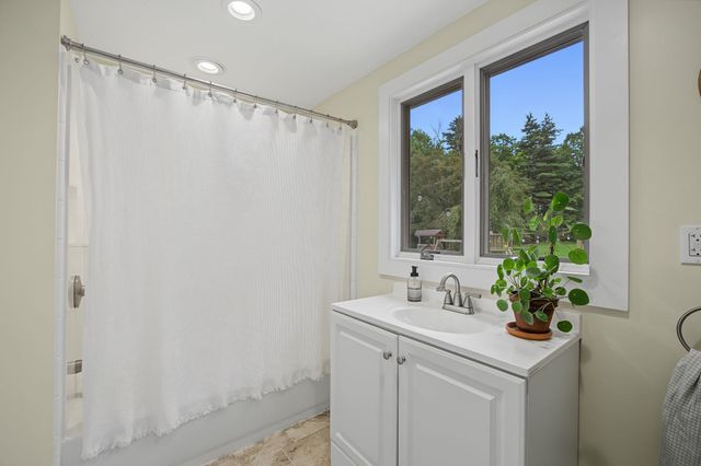 10 Academy Avenue, Atkinson, NH 03811