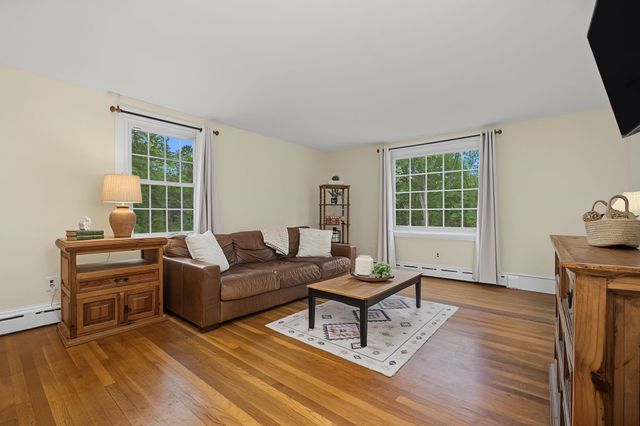 10 Academy Avenue, Atkinson, NH 03811