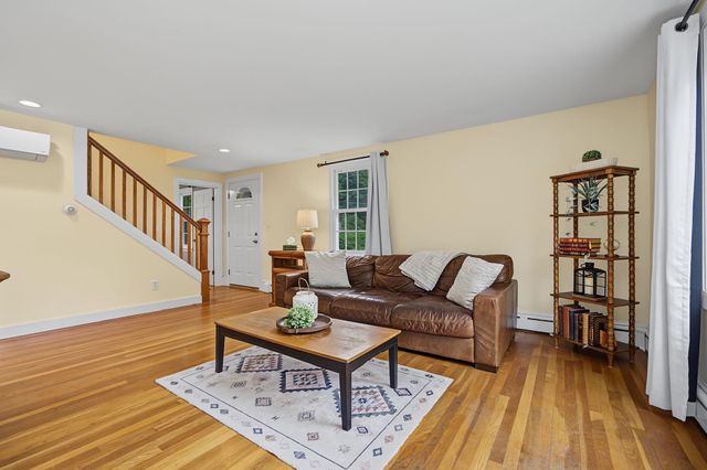 10 Academy Avenue, Atkinson, NH 03811