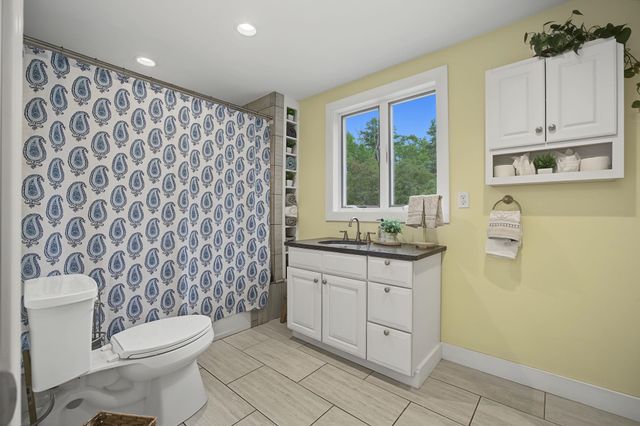 10 Academy Avenue, Atkinson, NH 03811
