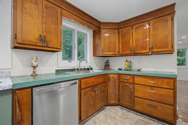 10 Academy Avenue, Atkinson, NH 03811