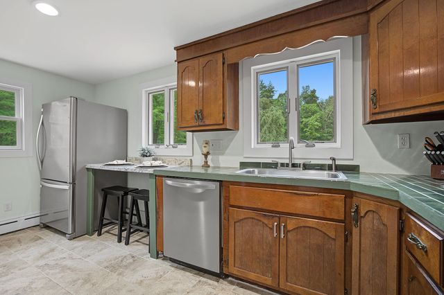 10 Academy Avenue, Atkinson, NH 03811