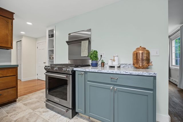 10 Academy Avenue, Atkinson, NH 03811