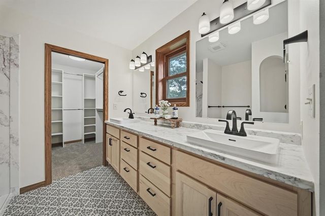 727 Rassbach Street, Eau Claire, WI 54701
